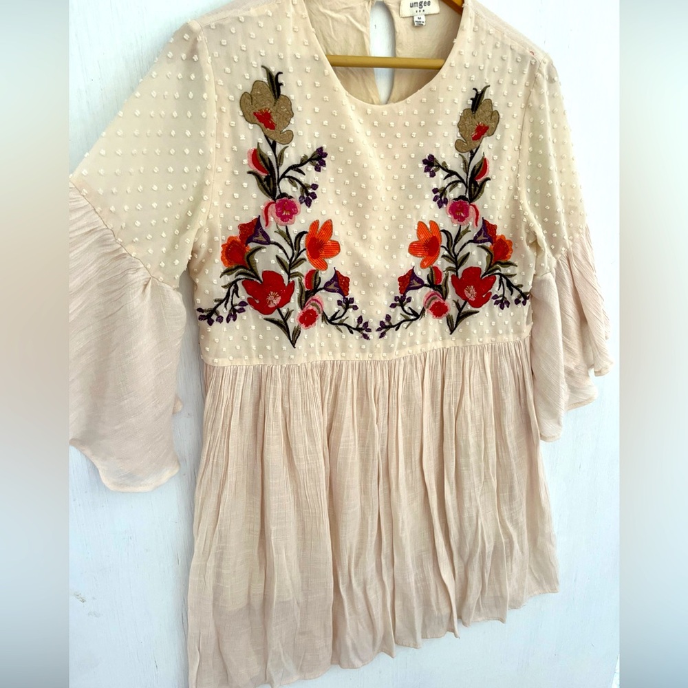 UMGEE Cream Floral Embroidered Babydoll Dress Fluted Sleeves Lined Size M - Picture 7 of 9